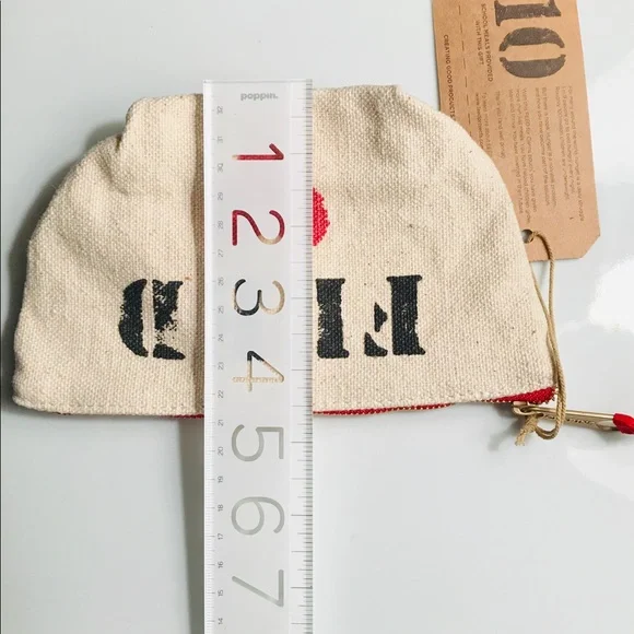 NEW FEED Travel Bag with Heart - Picture 5 of 6